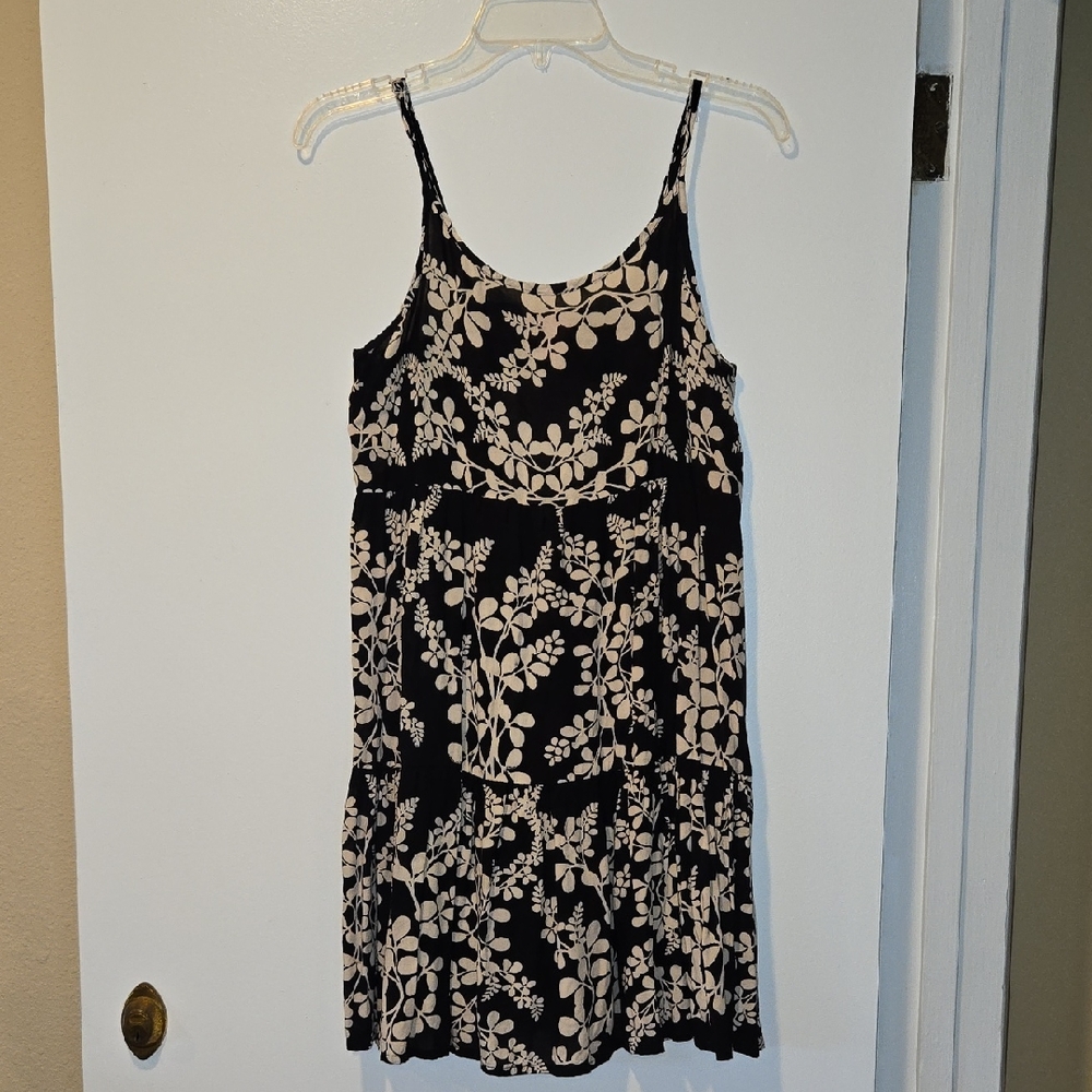 She's Cool Black & Cream Floral Adjustable Spaghetti Strap Semi Open Back Dress